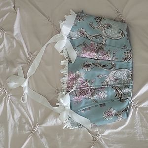 Smitten Embraces Top